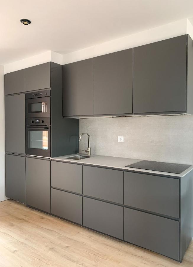 Acogedor Apartamento Con Terraza Y Parking Publico En Comillas Eksteriør bilde