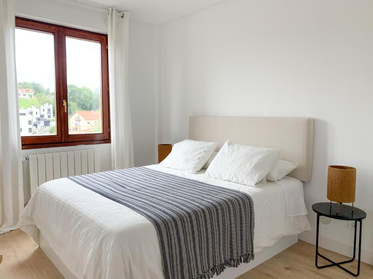 Acogedor Apartamento Con Terraza Y Parking Publico En Comillas Eksteriør bilde