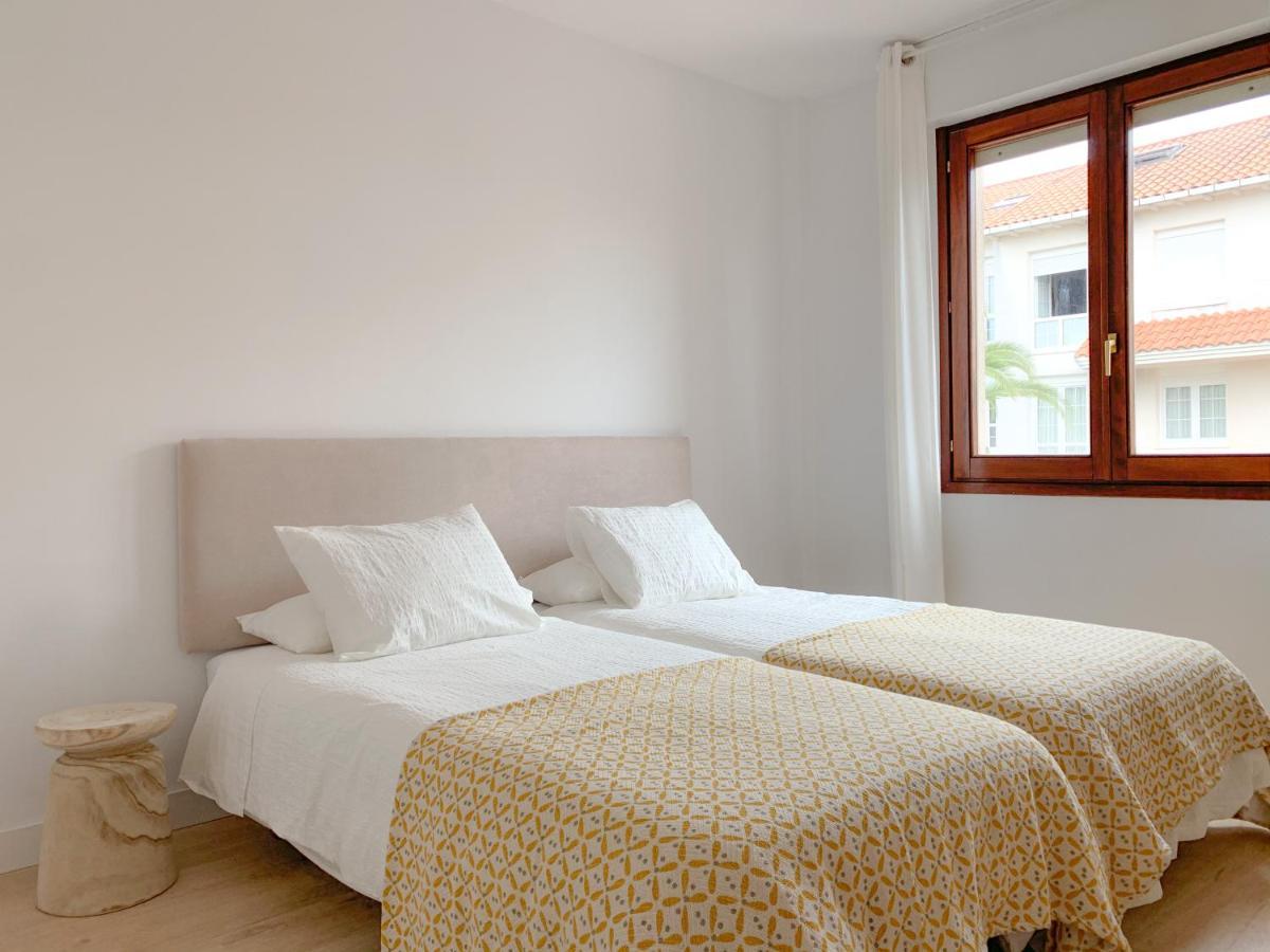 Acogedor Apartamento Con Terraza Y Parking Publico En Comillas Eksteriør bilde