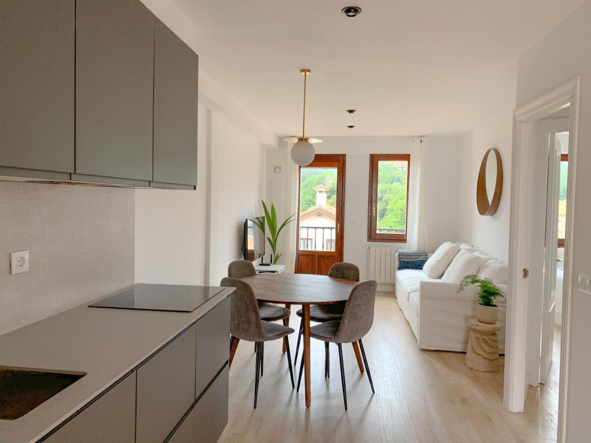 Acogedor Apartamento Con Terraza Y Parking Publico En Comillas Eksteriør bilde